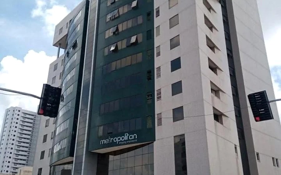 Fachada do Edifício Metropolitan, na Avenida Júlia Freire, em João Pessoa
